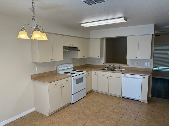 Foto del edificio - 2 Bedroom, 2 1/2 Bathroom Apartment