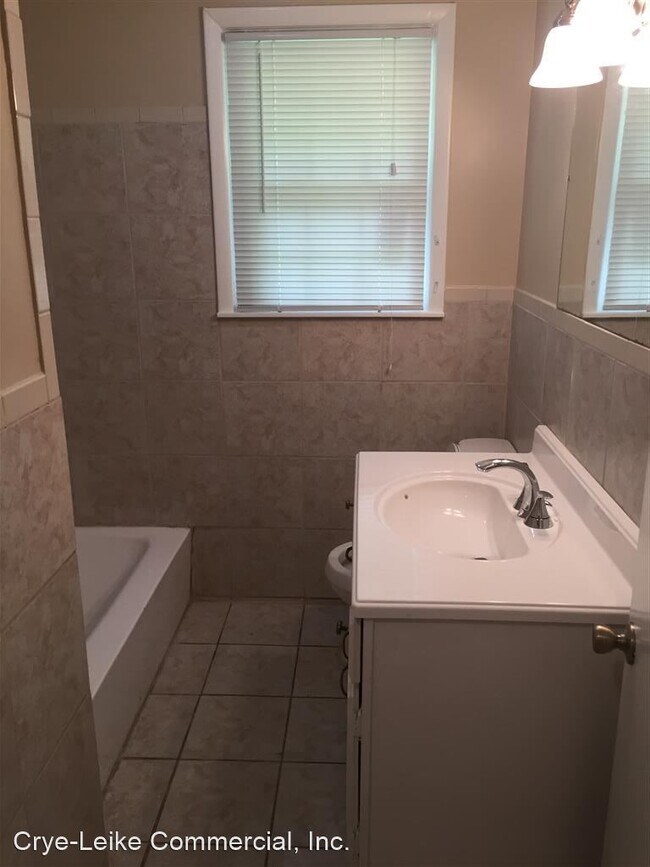 Building Photo - 3 br, 1.5 bath House - 45 Benzing Rd