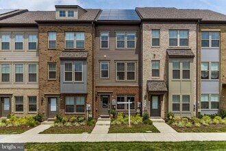 Building Photo - 141 Capital Ct