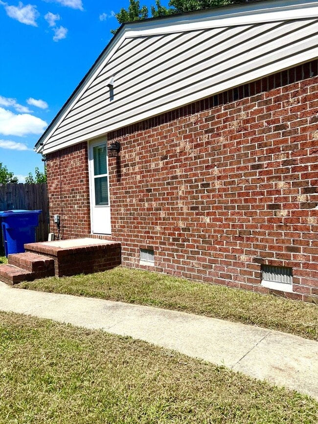 Foto del edificio - Renovated 3 Bedroom House in Chesapeake