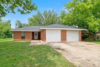 Building Photo - 740 Prairie Creek Dr