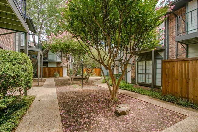 Foto del edificio - 3904 Rawlins St