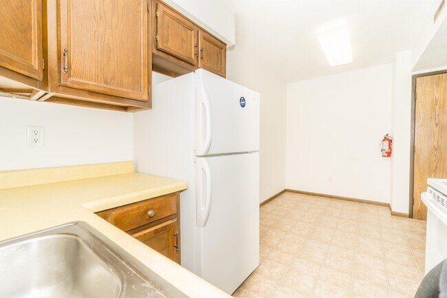 Building Photo - 2507 Royal Dr