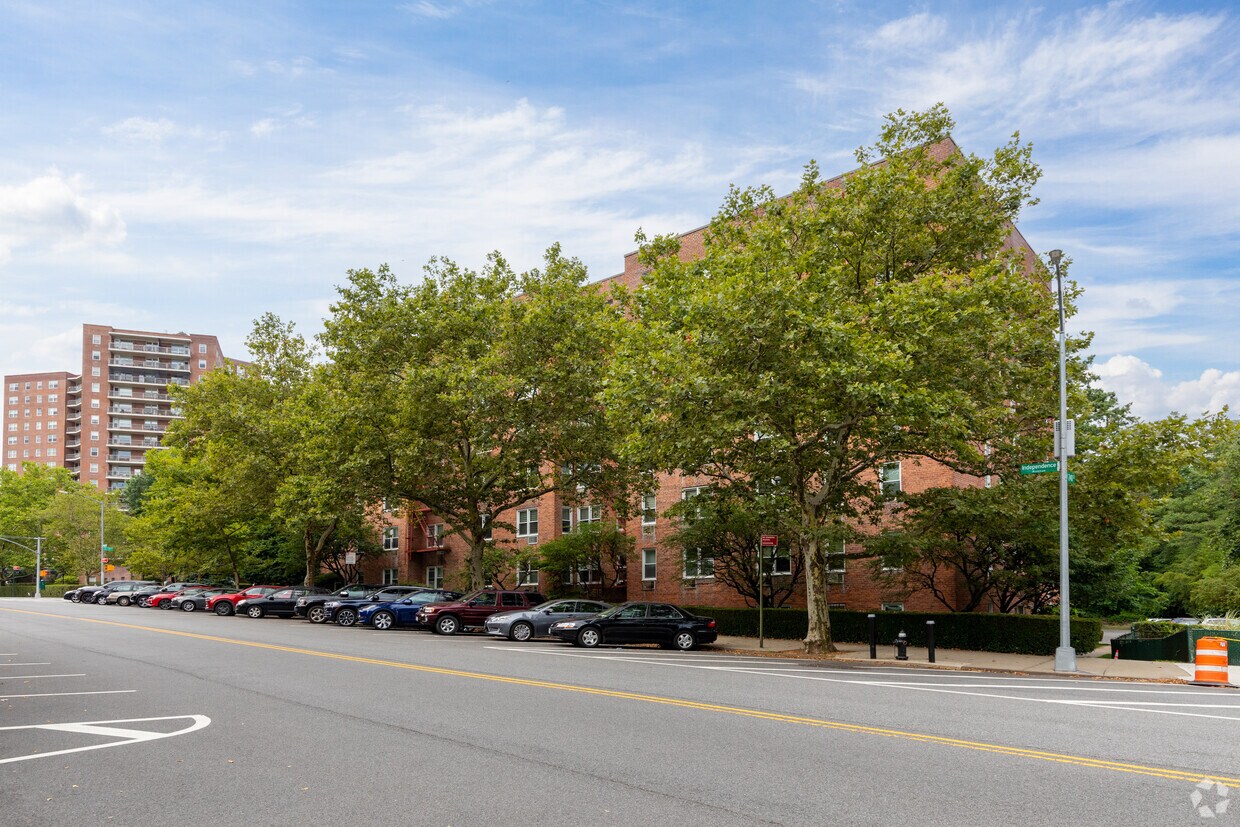 Foto del edificio - 3901 Independence Ave