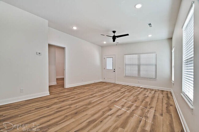 Building Photo - 2 Bed, 2 Bath Patio Homes located in Big C...
