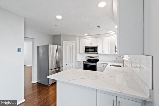 Foto del edificio - 8837 Hawthorne Ct