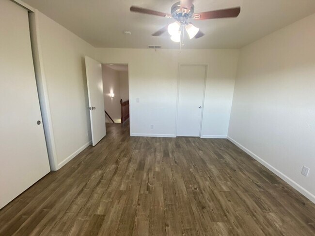 Building Photo - Pets Welcome!