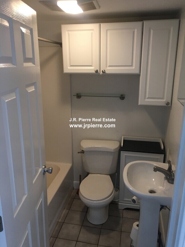 Building Photo - 138 Richdale Ave