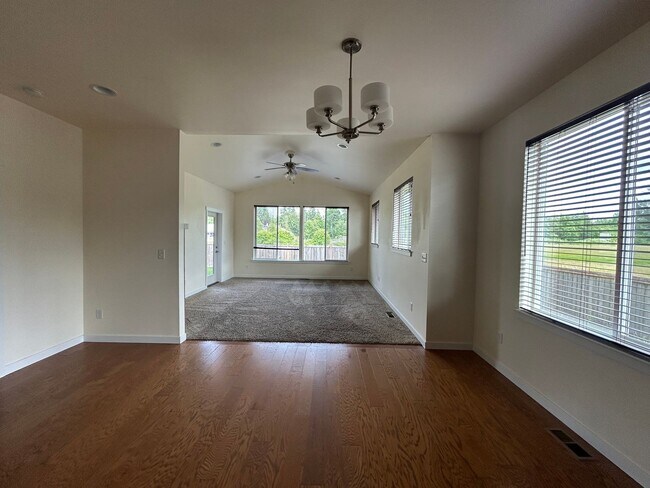 Foto del edificio - 4052 Kinston St.