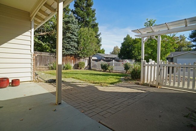 Building Photo - 2547 El Burlon Cir