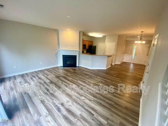 Photo - 410 Perrault Dr House