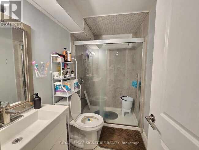 Building Photo - 20 Mercedes Rd