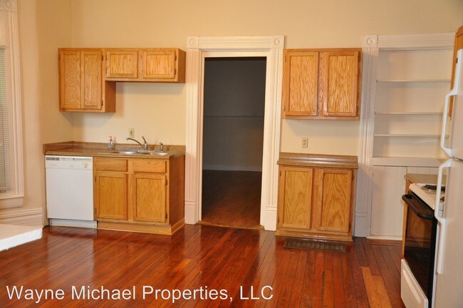 Building Photo - 337 S Broadway Park