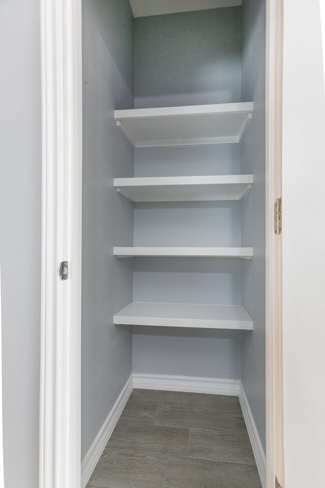 Building Photo - 413 E 18th St