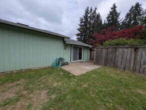 Building Photo - 6491 SE Mile Hill Dr