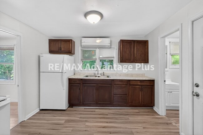 Building Photo - Charming 2 bedroom home walking distance to Downtown & Longwood Univeristy