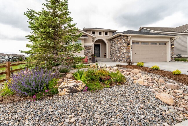 Building Photo - Spacious 4-Bedroom Home in Prestigious For...