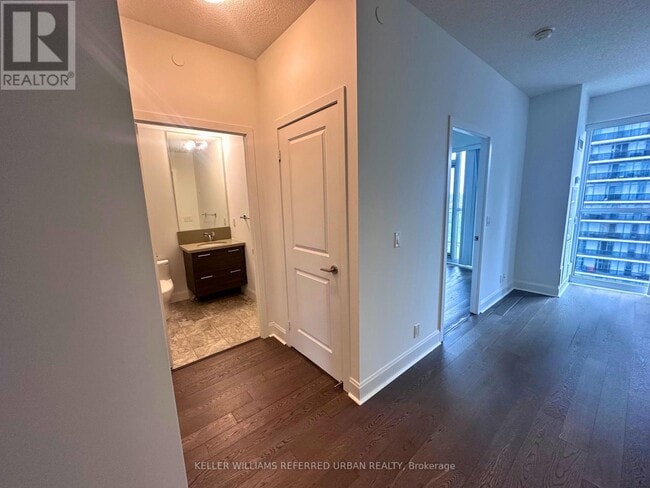 Photo du bâtiment - 33 Shore Breeze Dr