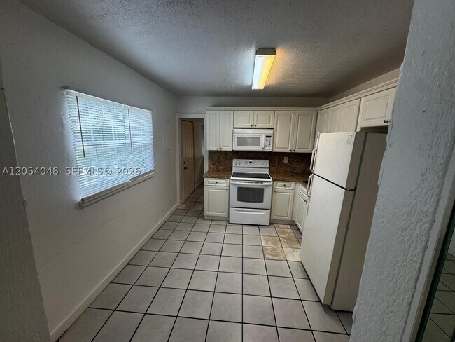 Foto del edificio - 1354 SW 26th Ave