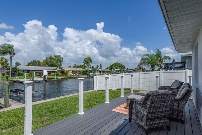 Building Photo - 1053 Apollo Beach Blvd