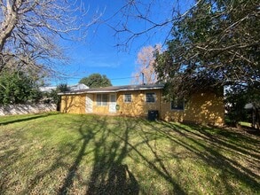 Building Photo - 516 Willow Way