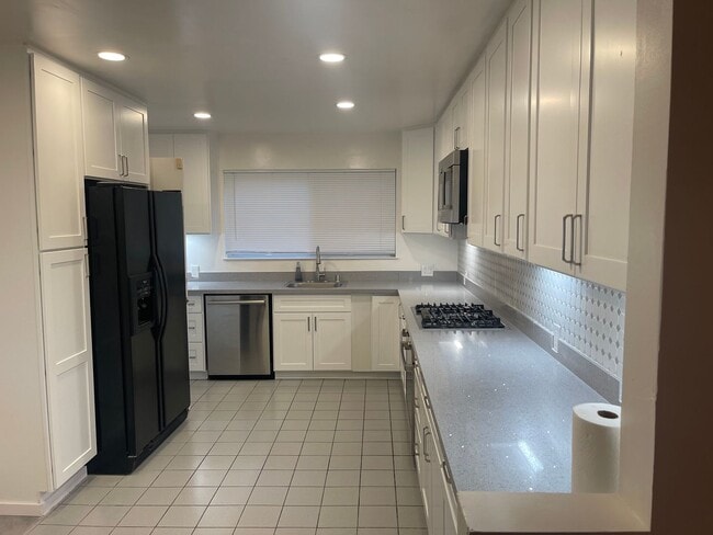Building Photo - 805 Onyx Ct
