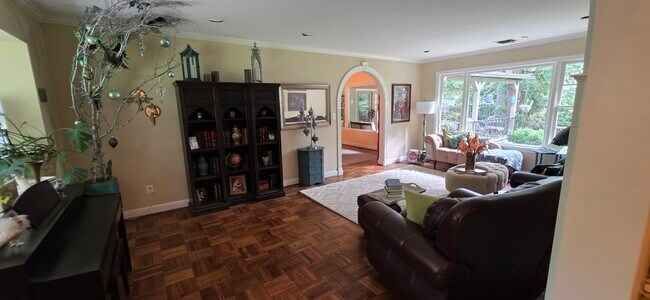 Building Photo - 10526 Sweetbriar Pky