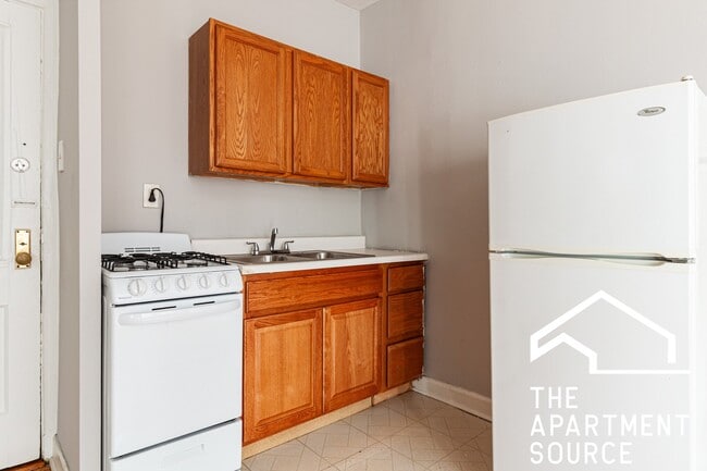 Photo - 1050 W George St Apartment