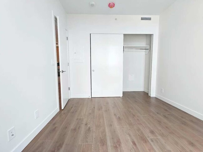 Building Photo - 537 Cottonwood Ave
