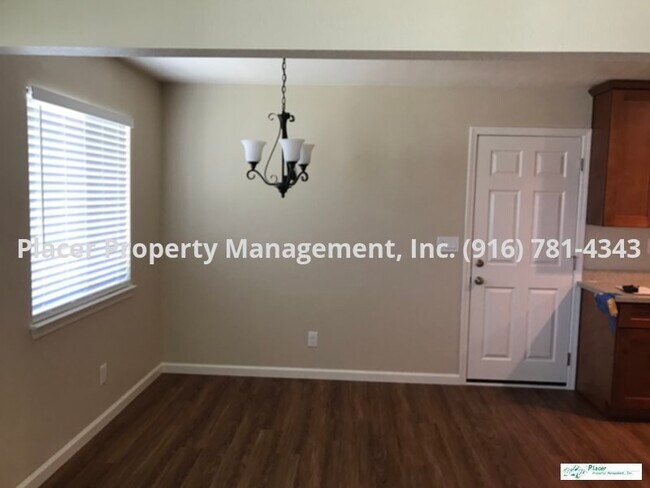 Building Photo - Very clean 3 bedroom 1 bath with 2 car garage