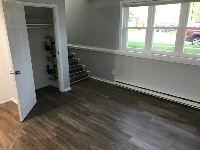 Living room w/closet - 1536 N 35th St