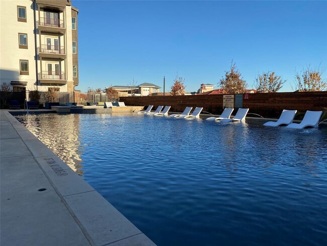 Building Photo - 4105 Viridian Village Dr