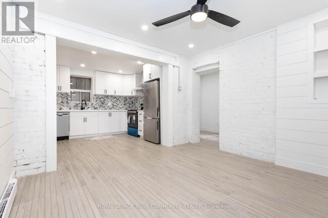 Building Photo - 38 Leuty Ave