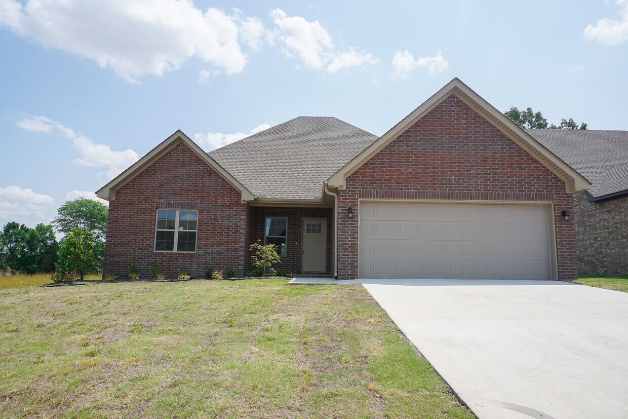 Foto principal - BRAND NEW 4 Bedroom, 2 Bath Home in Nettleton School District!