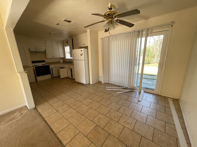 Foto del edificio - 1401 Alta Mira Dr