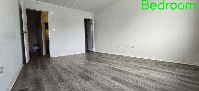 Foto del edificio - 271 Shorewood Dr