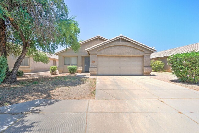 Building Photo - Single story 4 bedroom with NEW Flooring &...