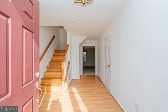 Building Photo - 2507 James Maury Dr