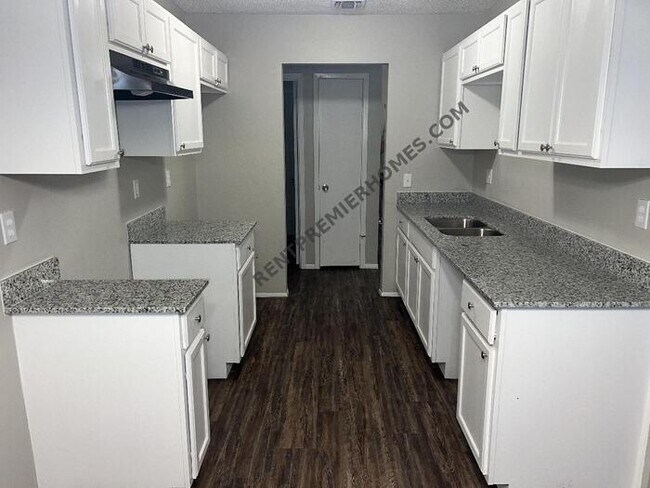 Building Photo - 5114 Gordon Cooper Dr