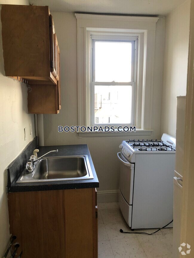 Building Photo - 1175 Boylston St
