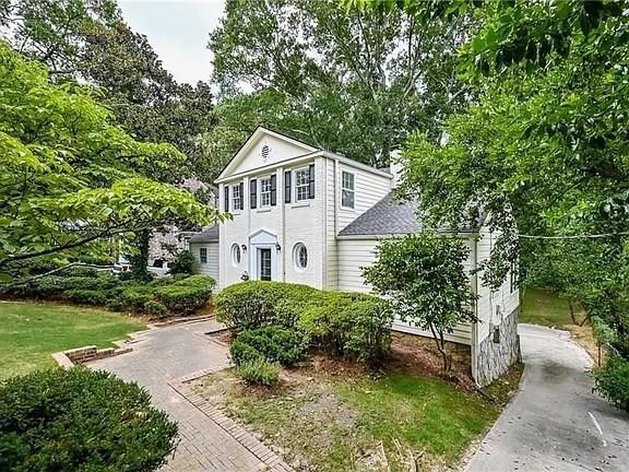 Foto del edificio - 410 Collier Rd NW