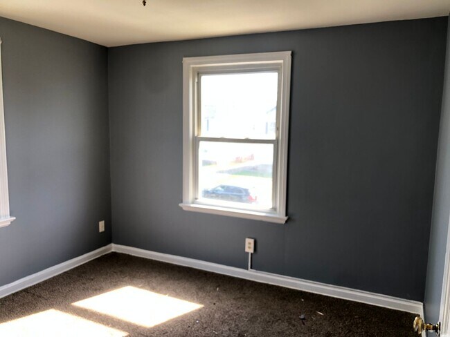 Building Photo - 3 BED 1 BATH SINGLE FAMILY IN BEAUTIFUL MA...