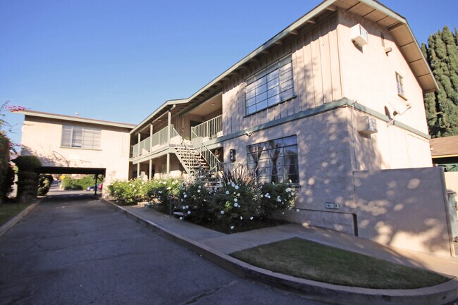Building Photo - 1120 E Villa St