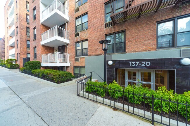 Foto del edificio - 137-20 45th Ave