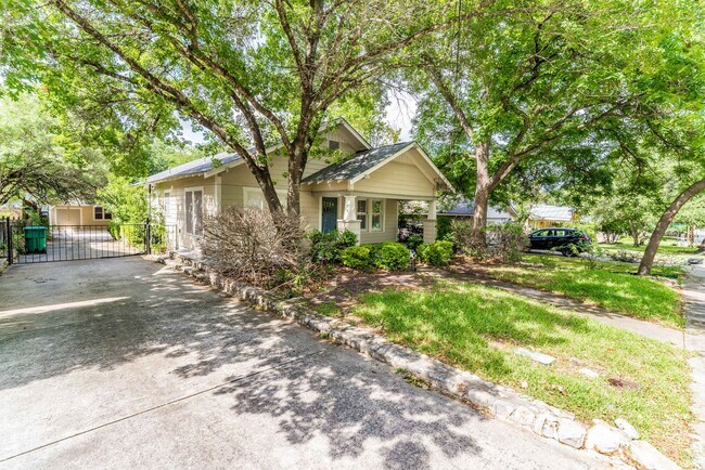 Photo - Alamo Heights Cottage House