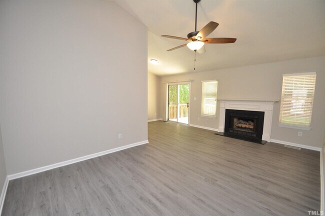 Foto del edificio - 205 W Wyatts Pond Ln