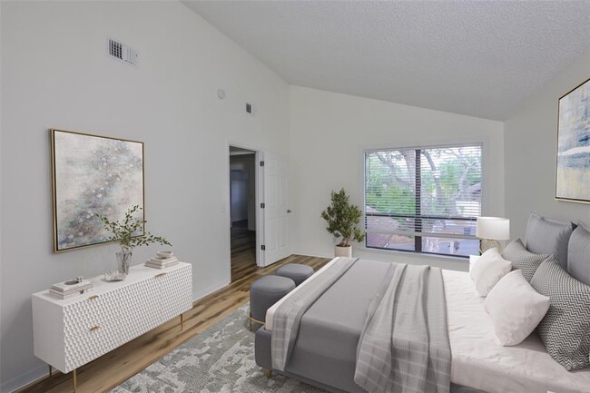 Building Photo - 13703 Sweetwater Cove Pl