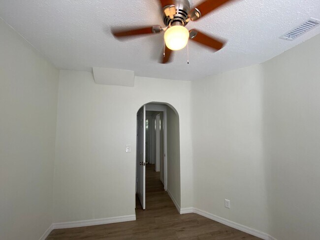 Foto del edificio - 18th Ave S Triplex