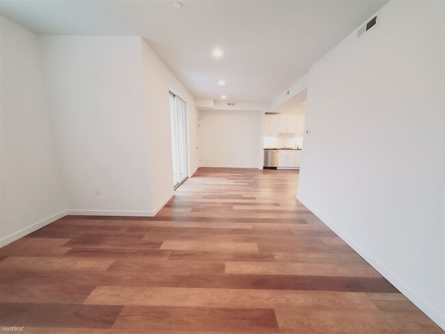 Building Photo - 1 br, 1 bath Condo - 912 Hope St Unit 2