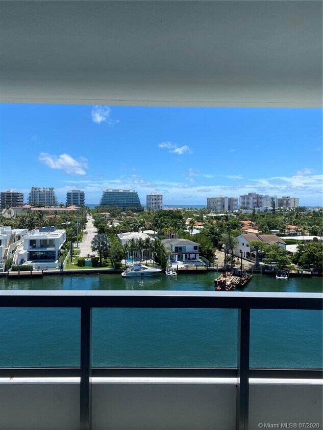 Foto principal - 9261 E Bay Harbor Dr